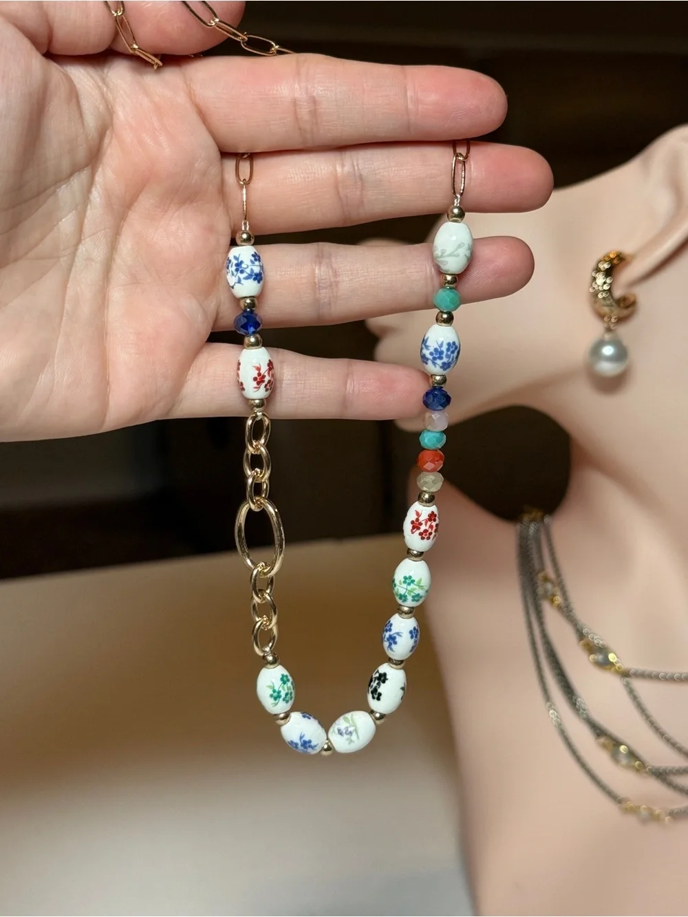 Trendy Floral Bead Necklace in Multicolor